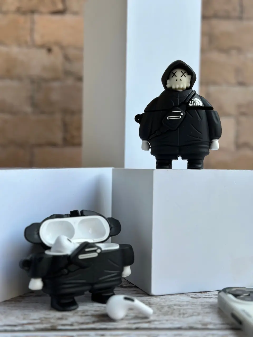 f7bc58 کاور ایرپاد Kaws : The North Face (کدa0057) - Image 1