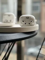 کاور ایرپاد سیلیکونی Airpods in Hands (کدa0122) - Image 3