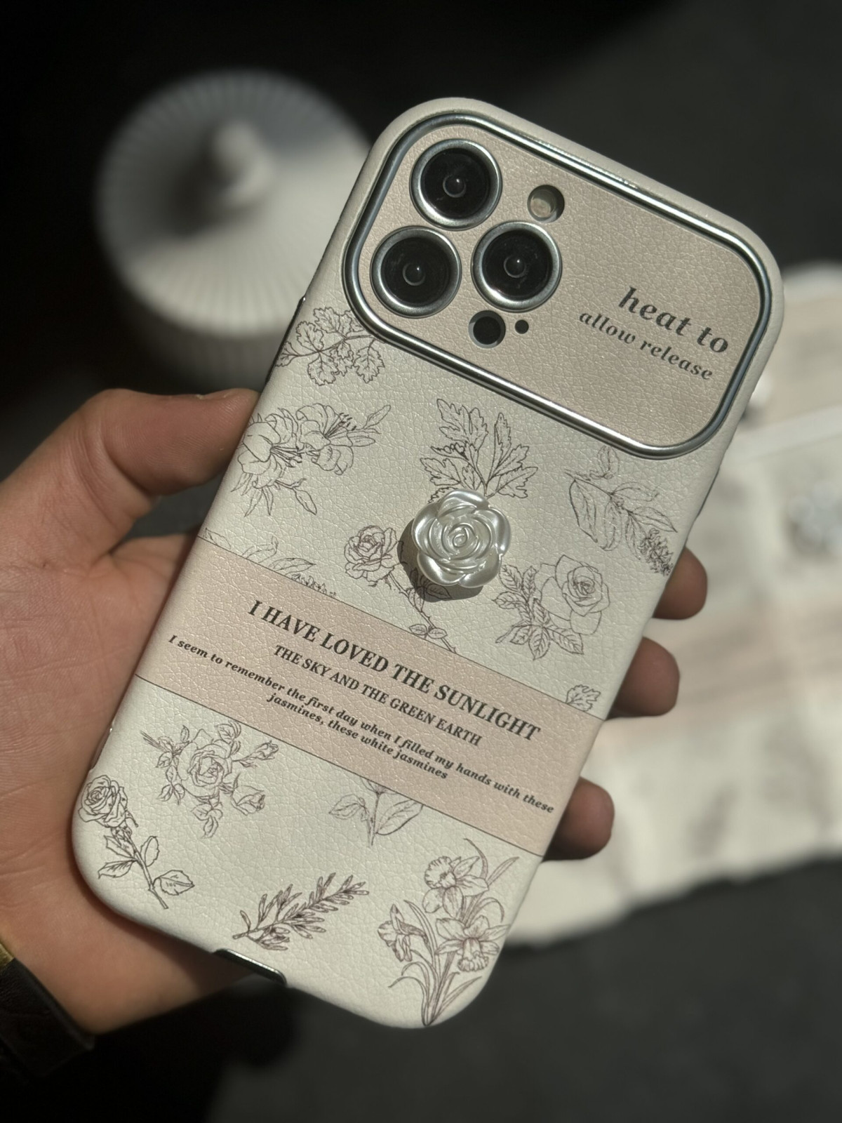 قاب موبایل آیفون گل سفید انگلیسی الگانس محافظ لنزدار