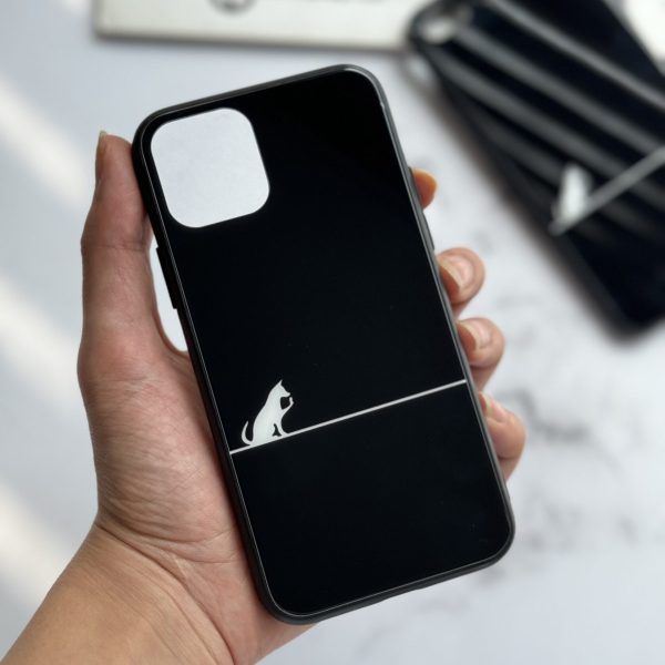 قاب موبایل آیفون سگ روی دیوار