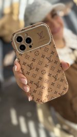 قاب موبایل آیفون لویی ویتون مخملی فونتی قهوه ای - Image 2