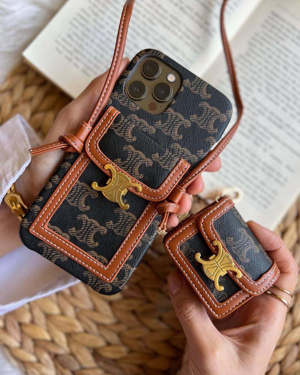 قاب موبایل آیفون کلین چرمی قفل فلزی بند چرمی بلند