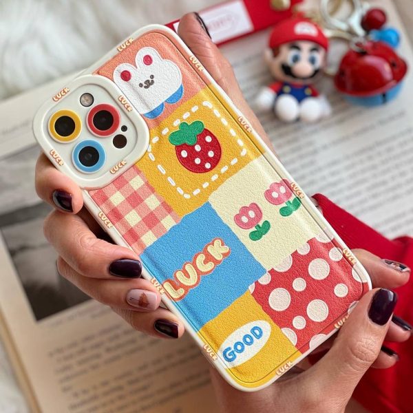 قاب موبایل آیفون خانه انگلیسی توت فرنگی محافظ لنزدار