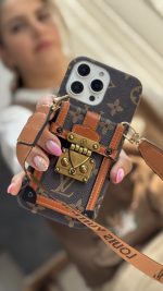 قاب موبایل ( آیفون ) ویلاک لویی ویتون جاکارتی + بندبلندست - Image 2