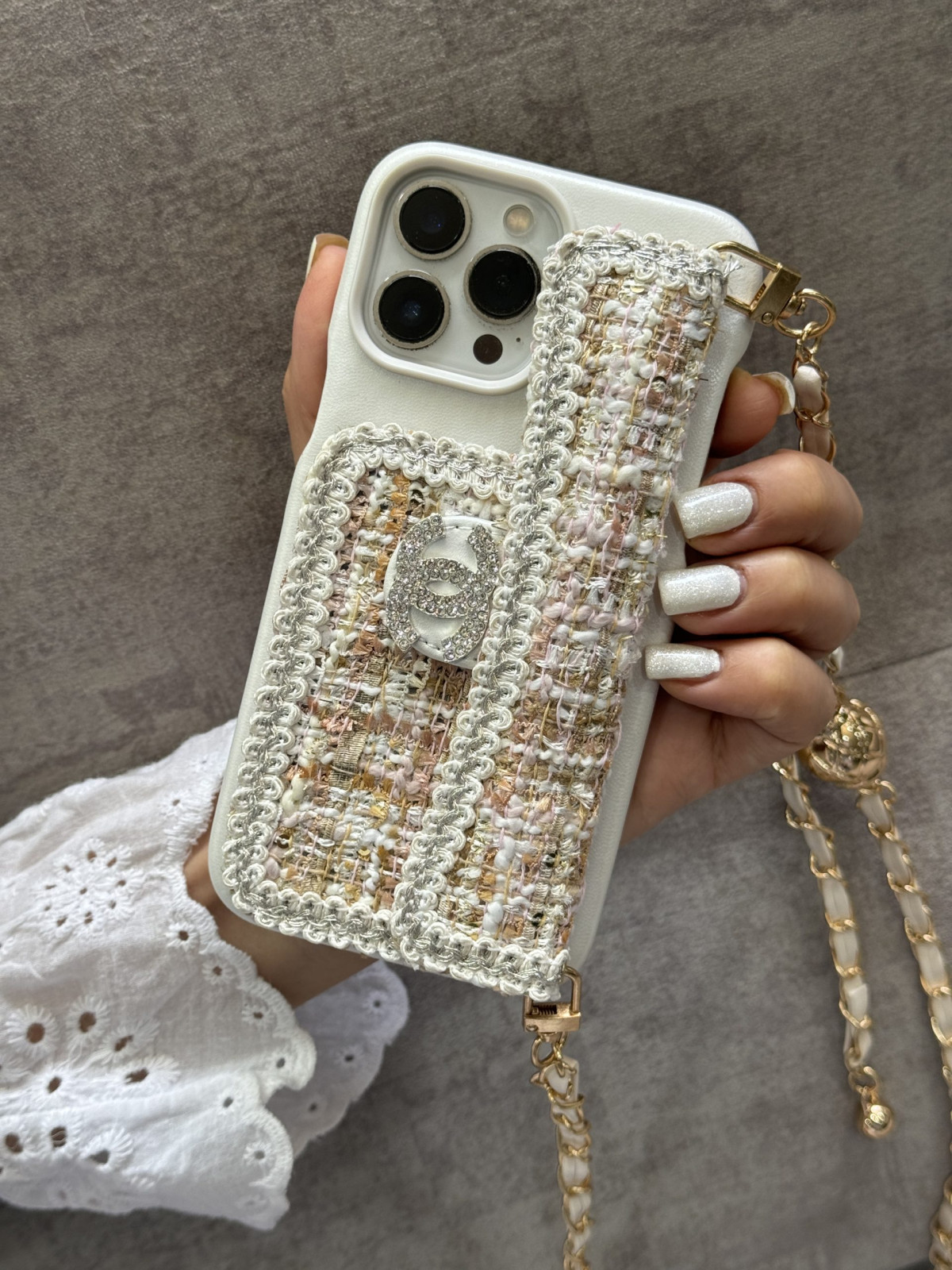 قاب موبایل آیفون شنل کنفی جاکارتی بندست بلند