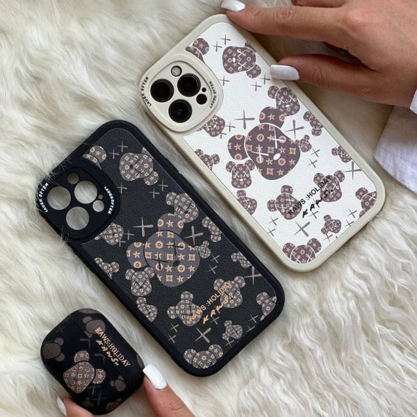 قاب موبایل آیفون خرس کاواس لویی ویتون