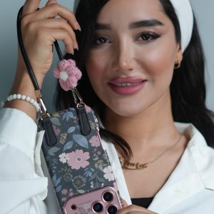 قاب موبایل آیفون بلوم کیس همراه با بند کوتاه گلدار و بند بلند